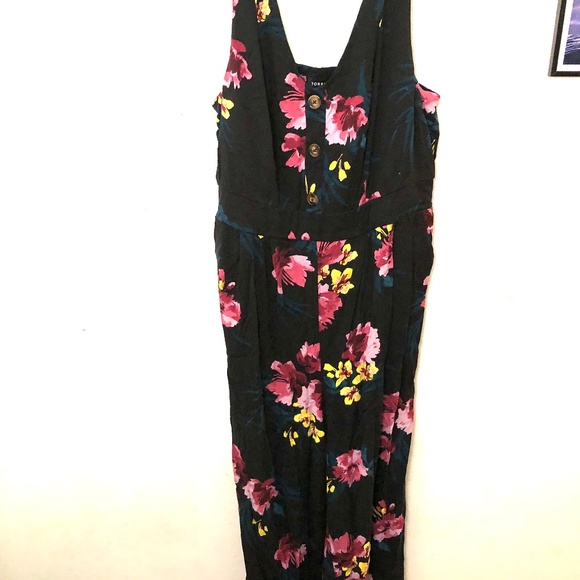 Torrid Black Romper with pink floral design size 1 - Picture 1 of 4